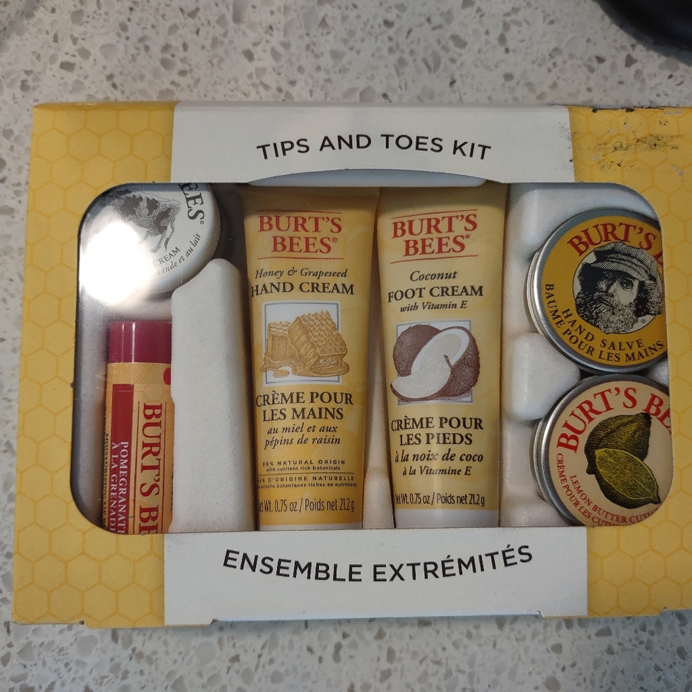 NWT Burt's Bees Gift Set